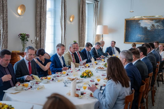 Egy lapra feltenni mindent