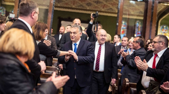 Minden tét nélkül