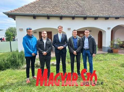A VMSZ, a civil szervezetek és az egyházak összefonódása  