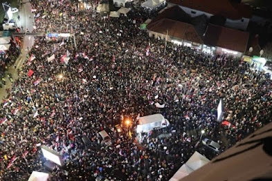 Egyetemisták: Mély társadalmi változások szükségesek!  