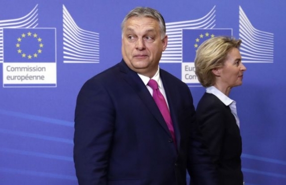 Lábhoz rendeli Orbán az uniós vezetőket