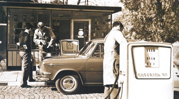 A kígyóbőr táska és a DB