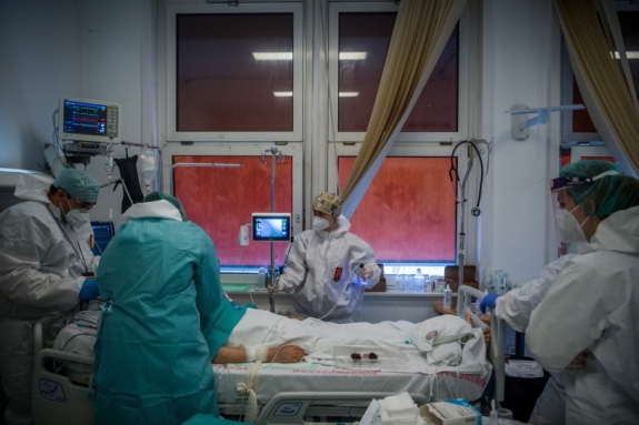 Nem szálló, hanem cukrászda, de a magyar közvéleménynek ez is jó