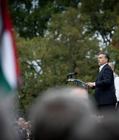 Orbán, mint evilági megváltó – egy kirekesztéskutató szemével