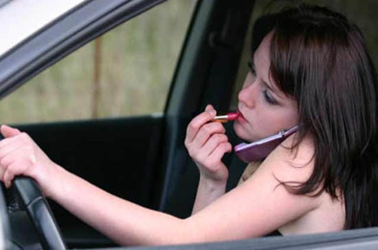 VW a Mercedes márkakereskedésben