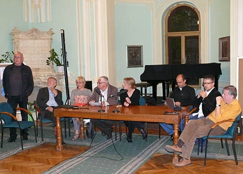 Könyvek között a közéletről