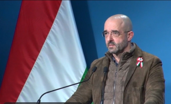 Zolika, ha kérdeznek, válaszolsz  