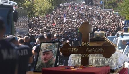 A VMSZ fejet hajtott a Balkán mészárosának tiszteletére?