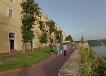 A szerb nemzet még évtizedekig fog élni a Koszovó-traumával