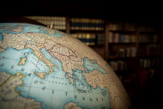 Ispit zrelosti i političari: Globusi, mape i simbolike  