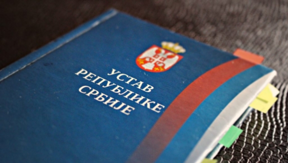 Szerbia hivatalosan is autokrata állam lesz?  