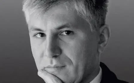 A gyászolók lassan távozóban voltak, Orbán majdnem egyedül maradt a sírhely előtt