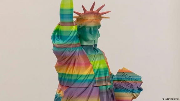 DW: Vihart kavar egy szobor Budapesten