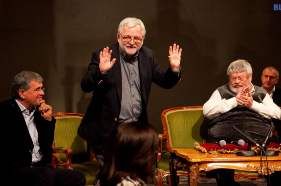 Ami elválaszt és ami összeköt