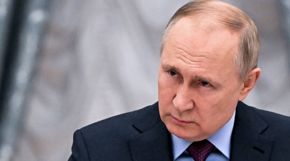 Putyin a diktatúra végső fokozatába kapcsol