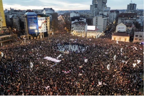 „VÉRES A KEZETEK”!