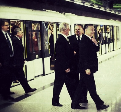 Metrókőbe vésték Orbánt és Tarlóst